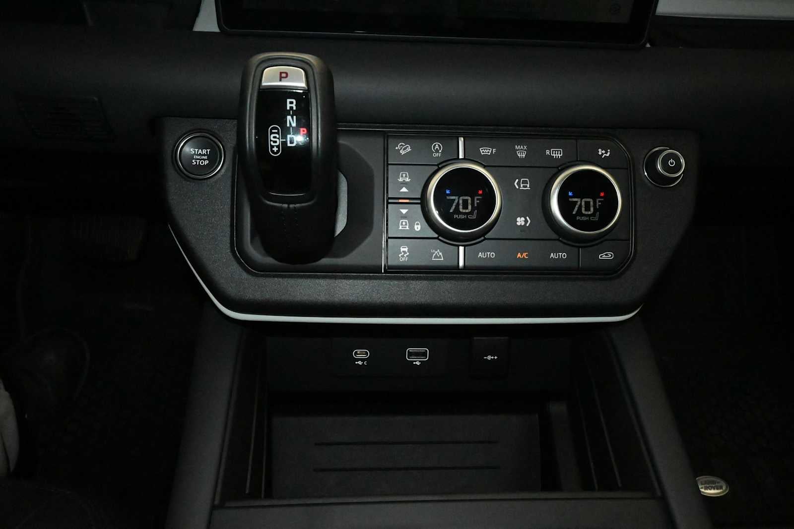 2023 Land Rover Defender SE