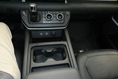2023 Land Rover Defender SE