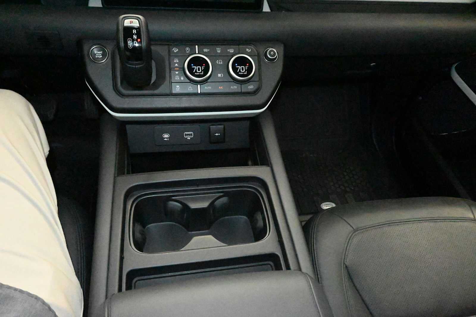 2023 Land Rover Defender SE