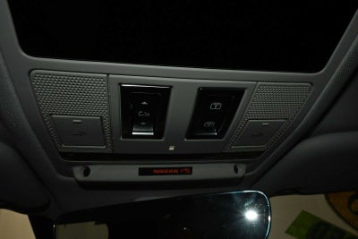 2023 Land Rover Defender SE