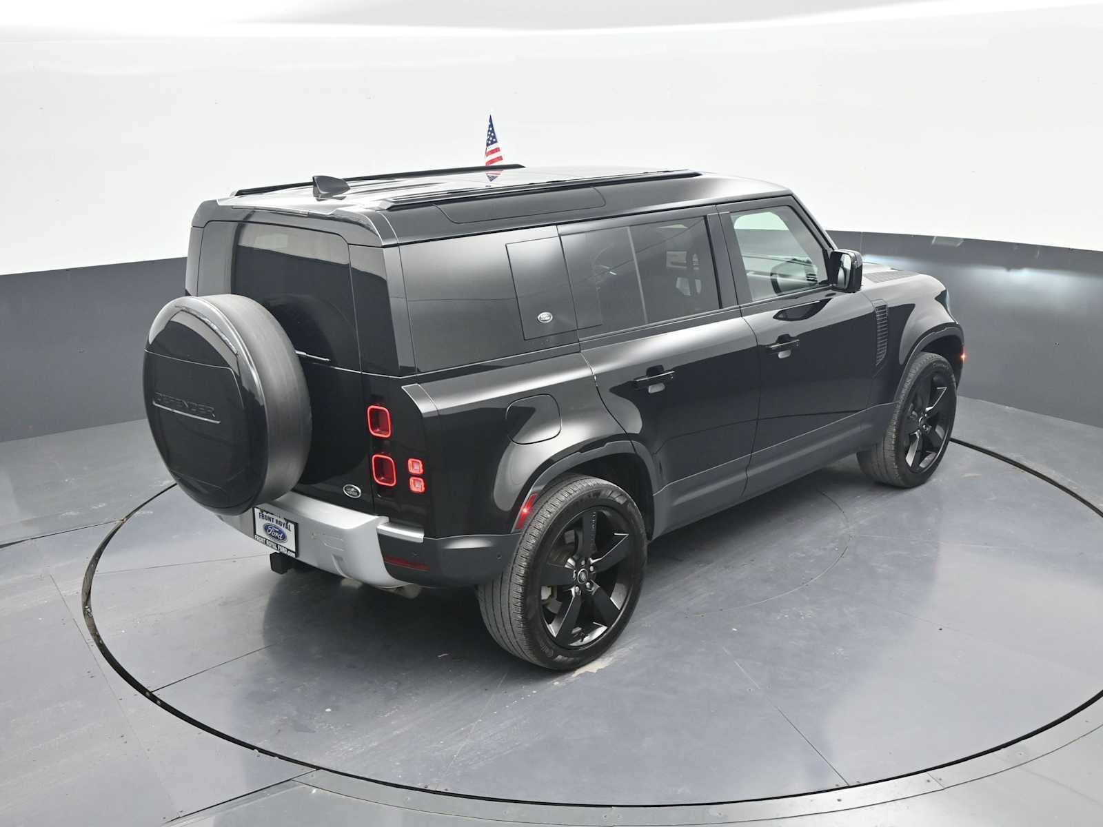 2023 Land Rover Defender SE