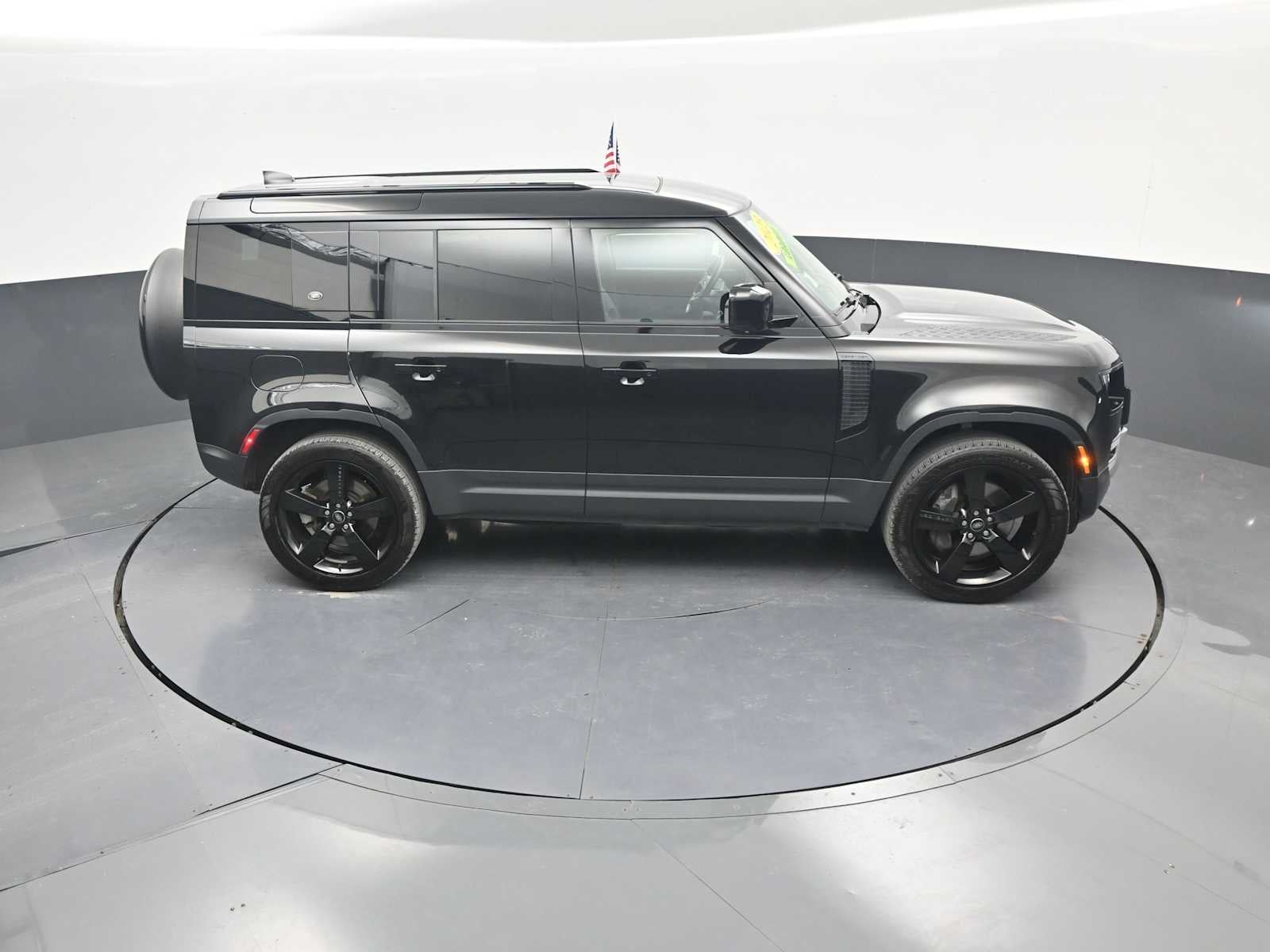 2023 Land Rover Defender SE