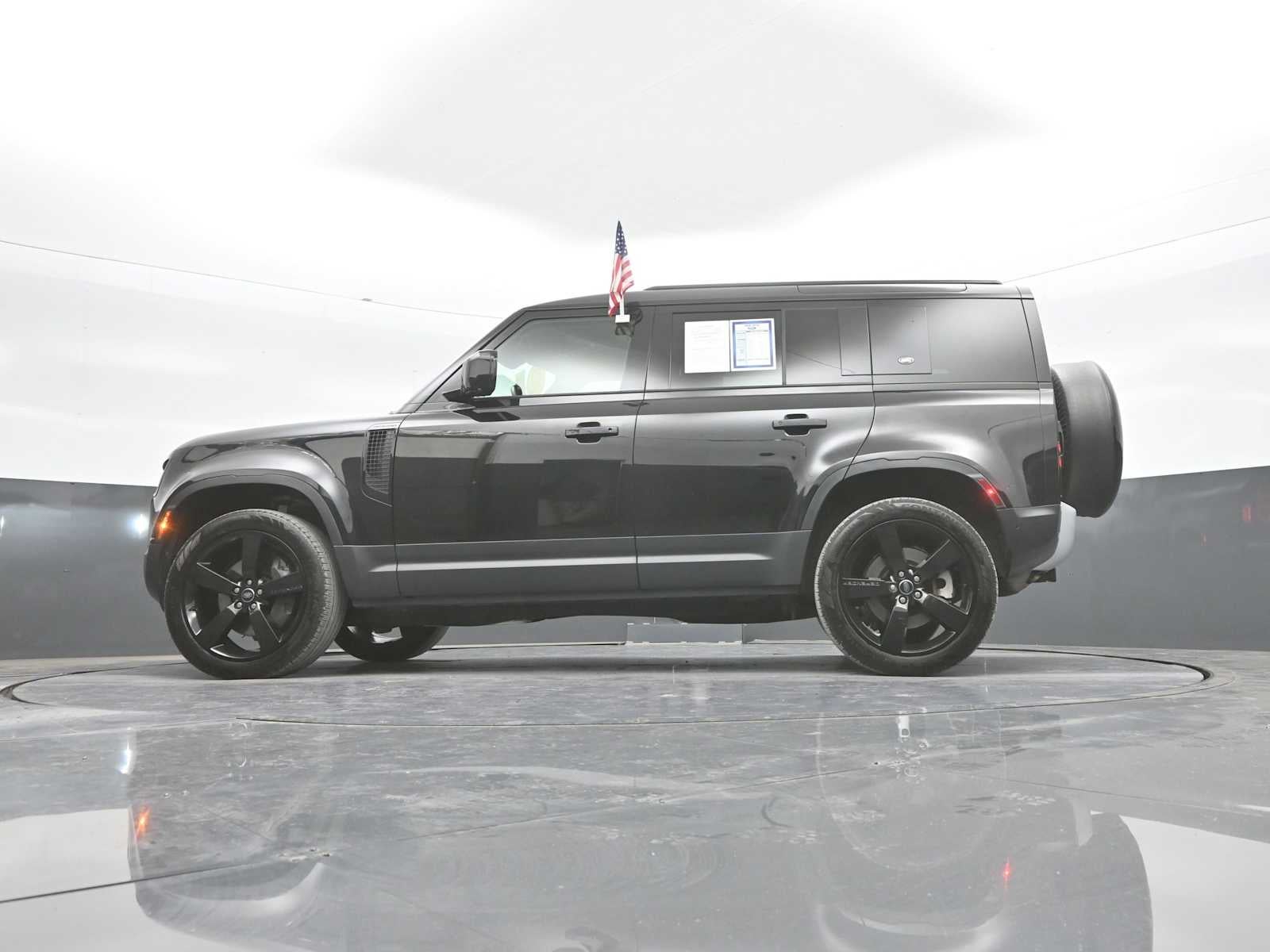 2023 Land Rover Defender SE