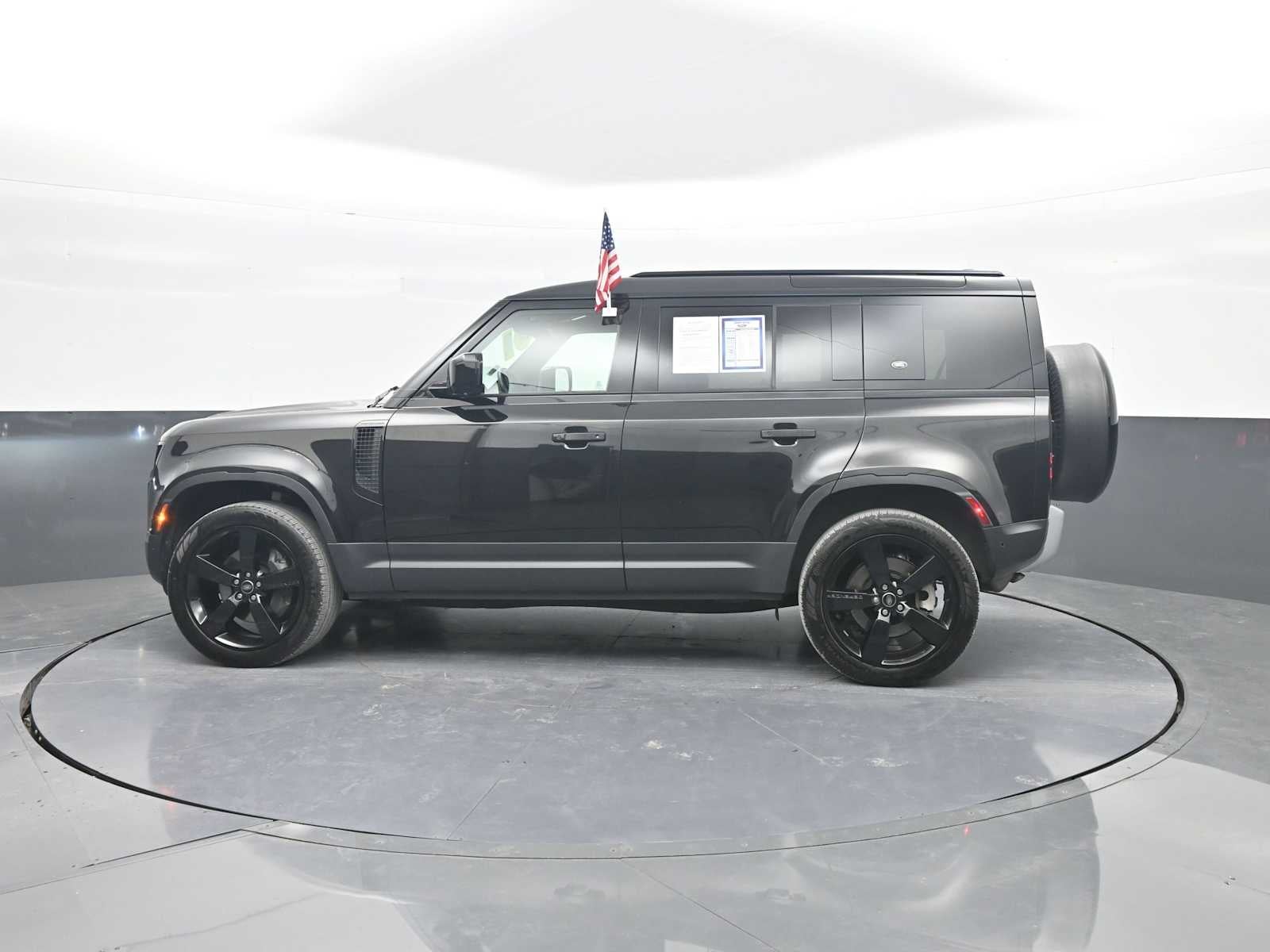 2023 Land Rover Defender SE