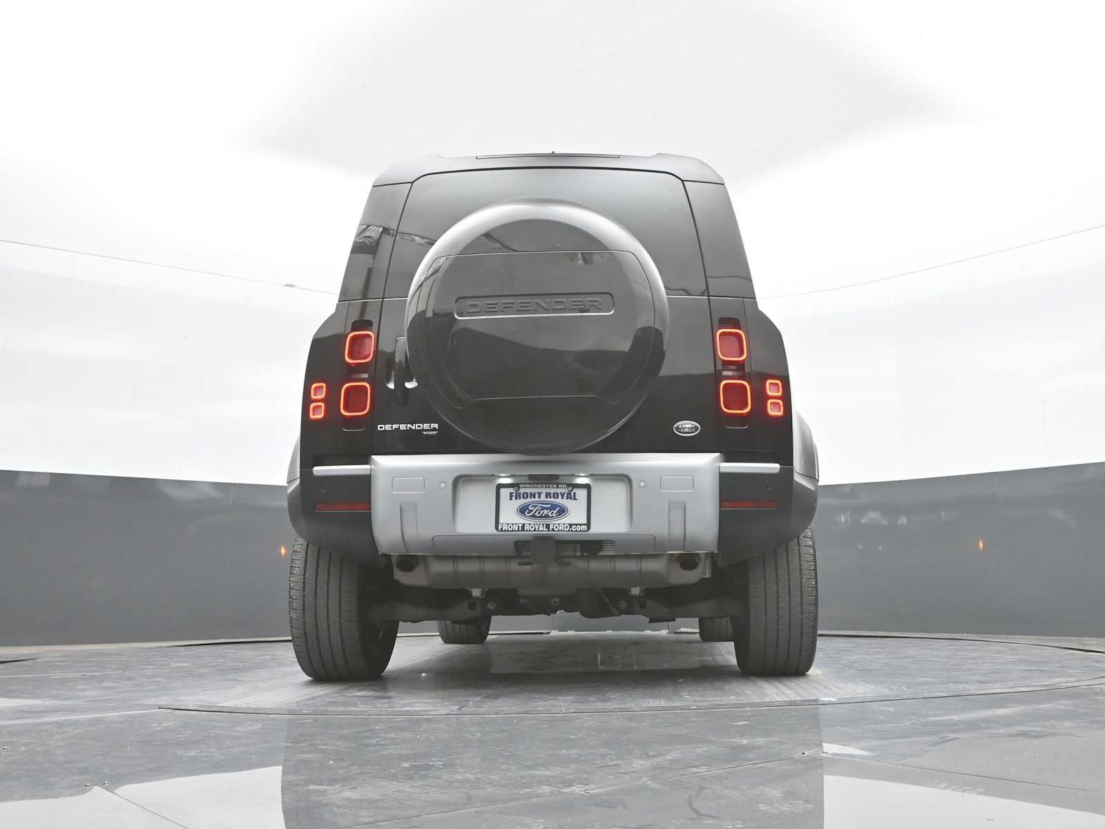 2023 Land Rover Defender SE