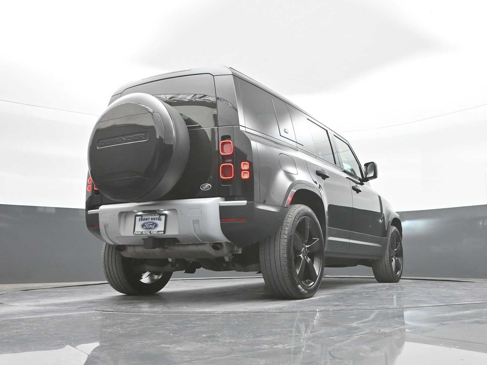 2023 Land Rover Defender SE