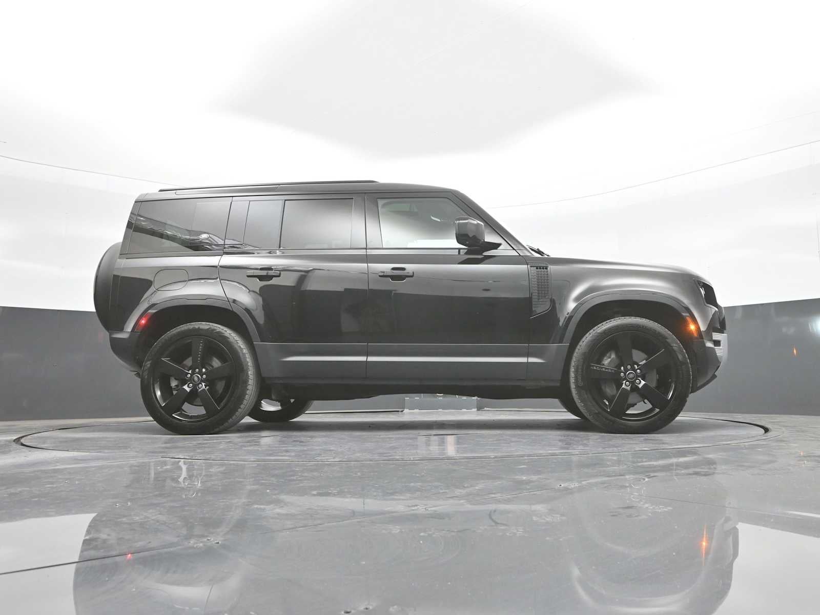 2023 Land Rover Defender SE