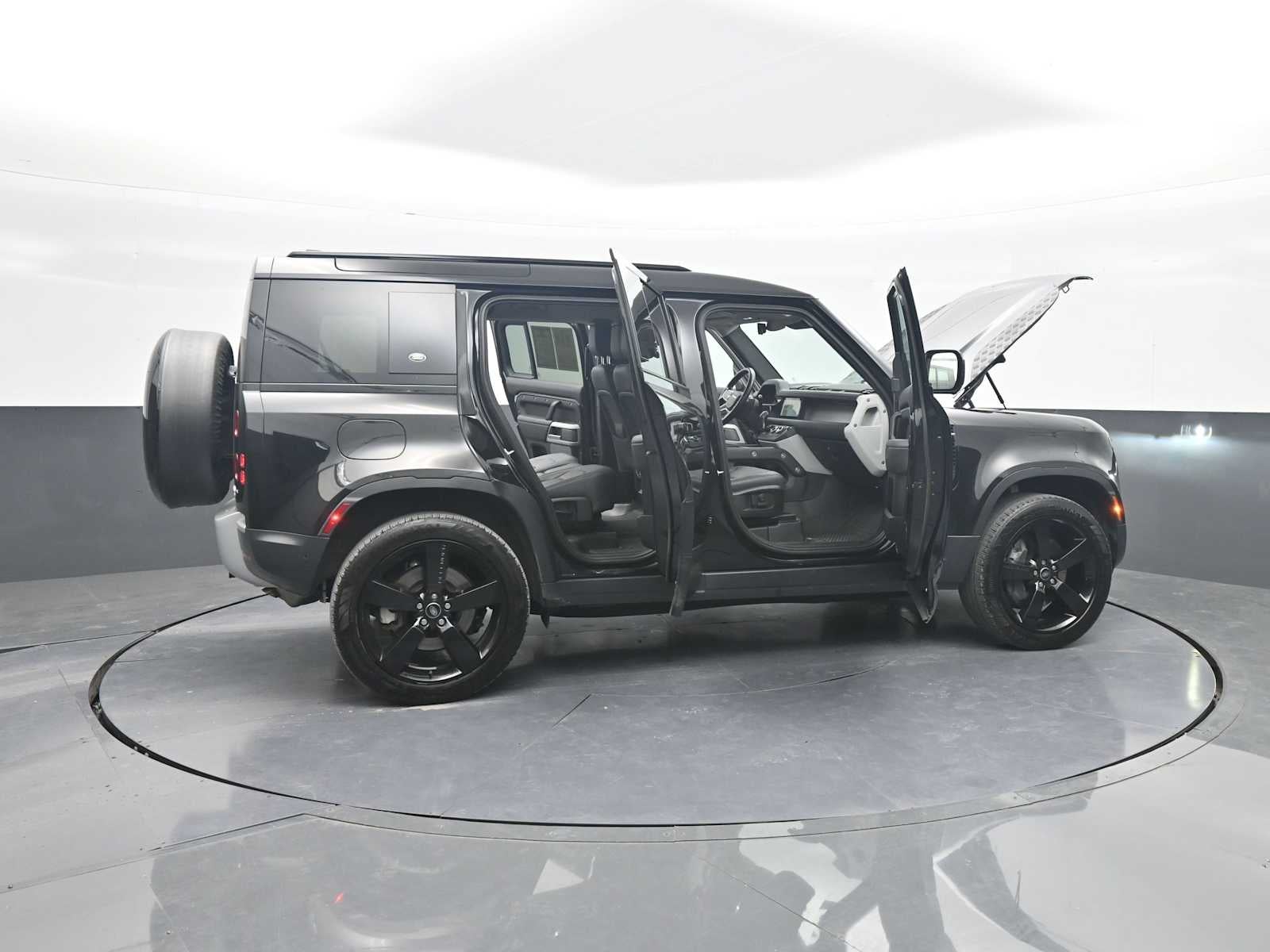 2023 Land Rover Defender SE