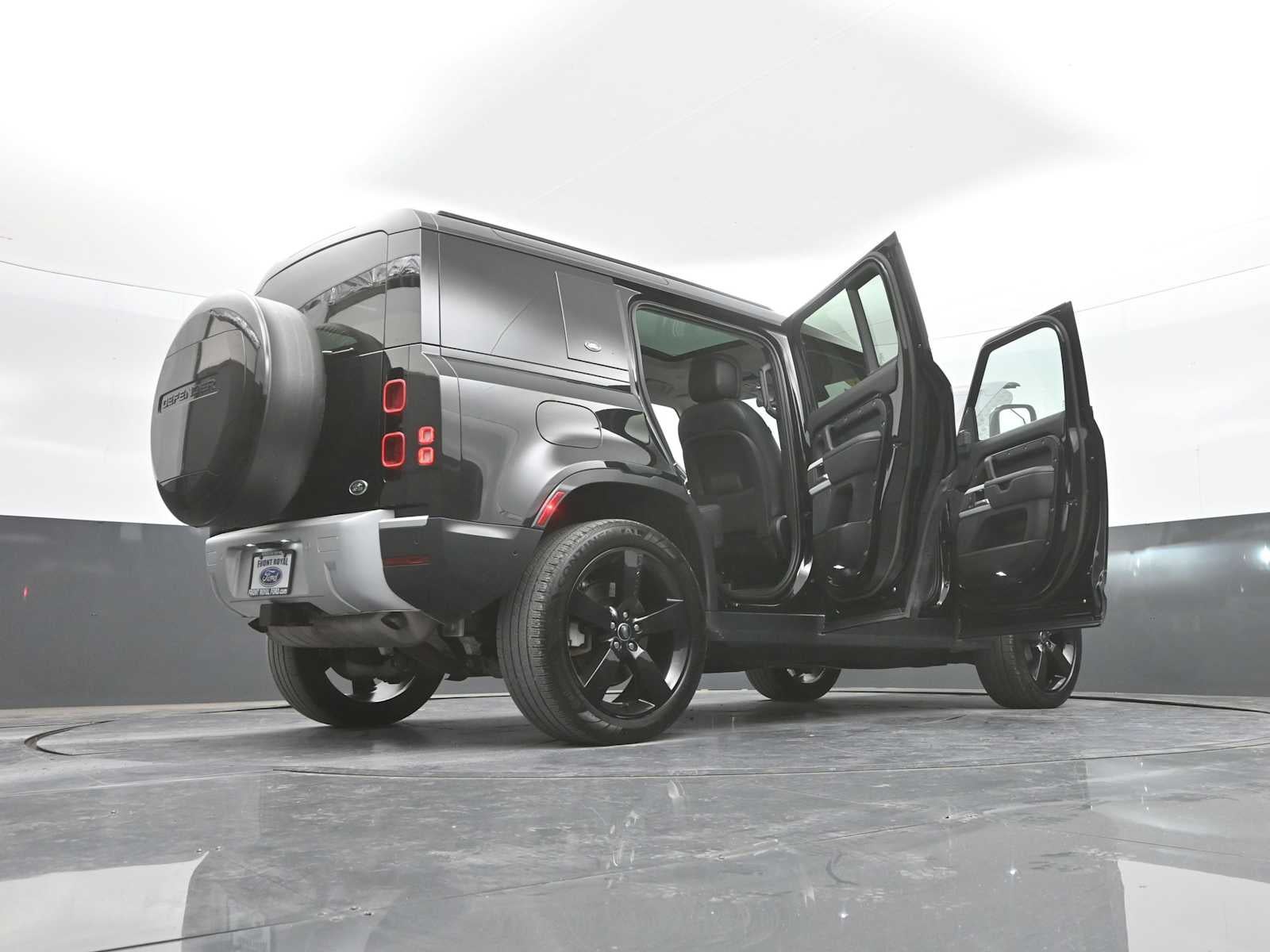 2023 Land Rover Defender SE
