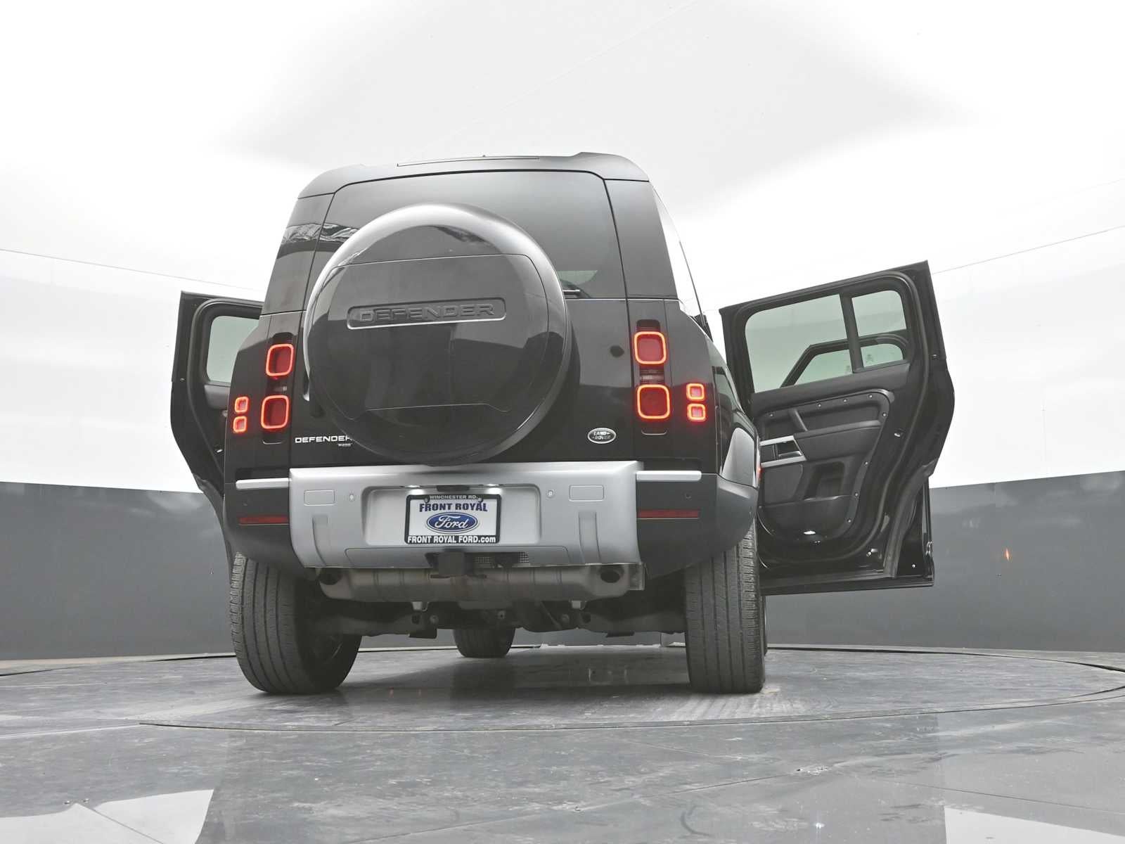 2023 Land Rover Defender SE