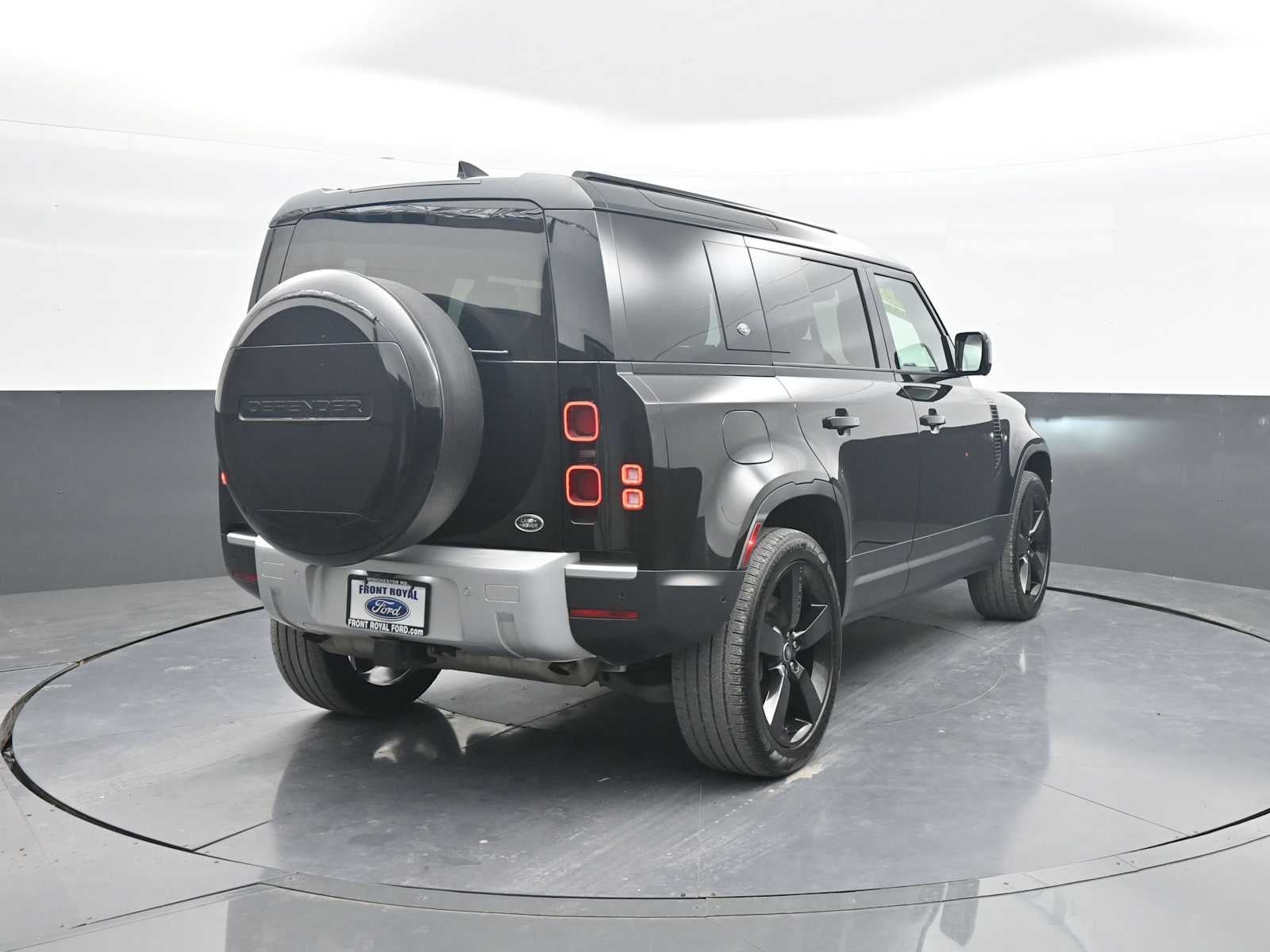2023 Land Rover Defender SE