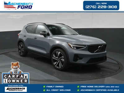 2023 Volvo XC40 Plus Dark Theme