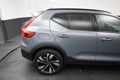2023 Volvo XC40 Plus Dark Theme