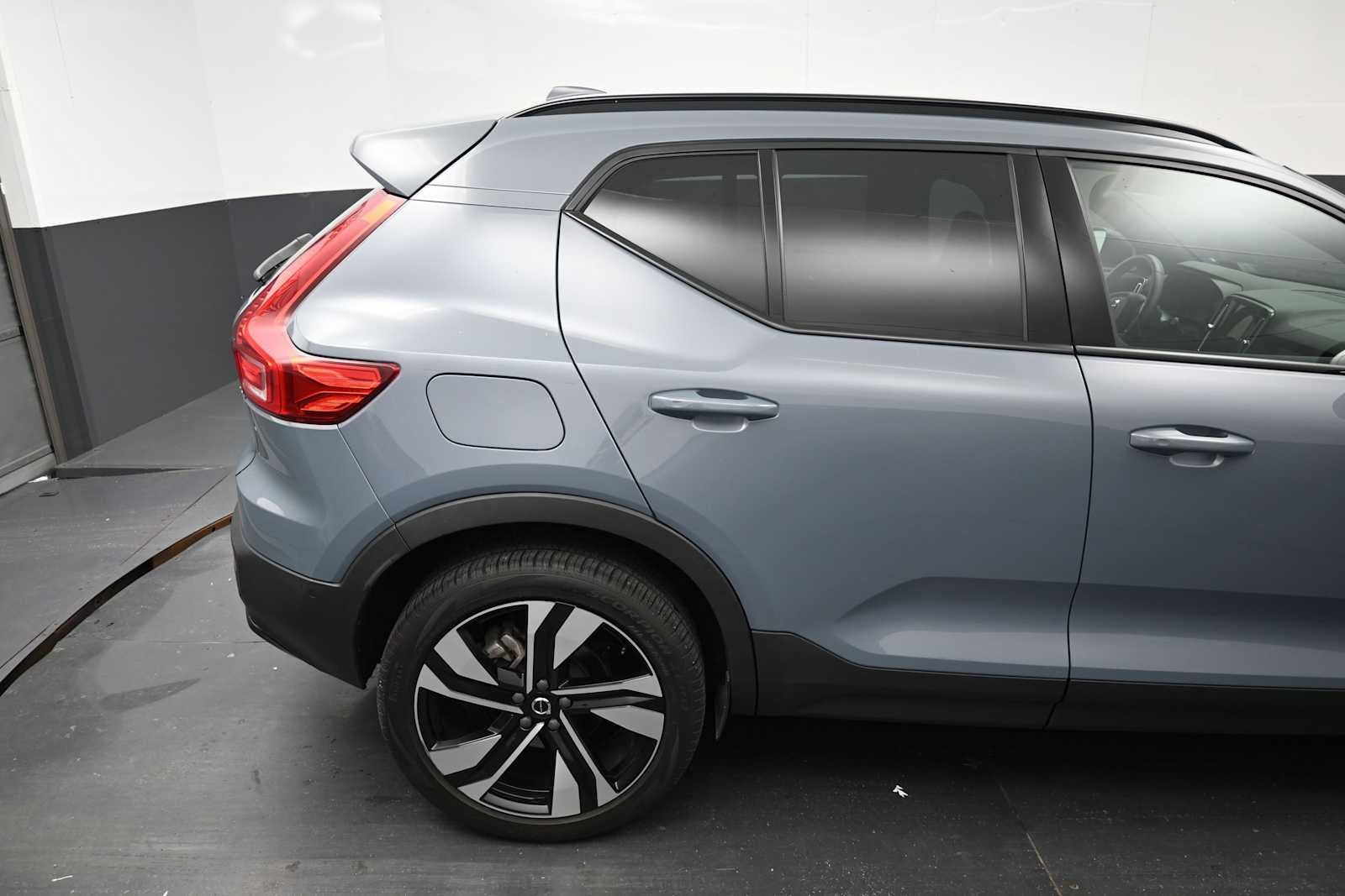 2023 Volvo XC40 Plus Dark Theme