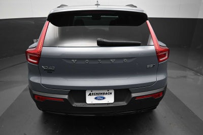 2023 Volvo XC40 Plus Dark Theme