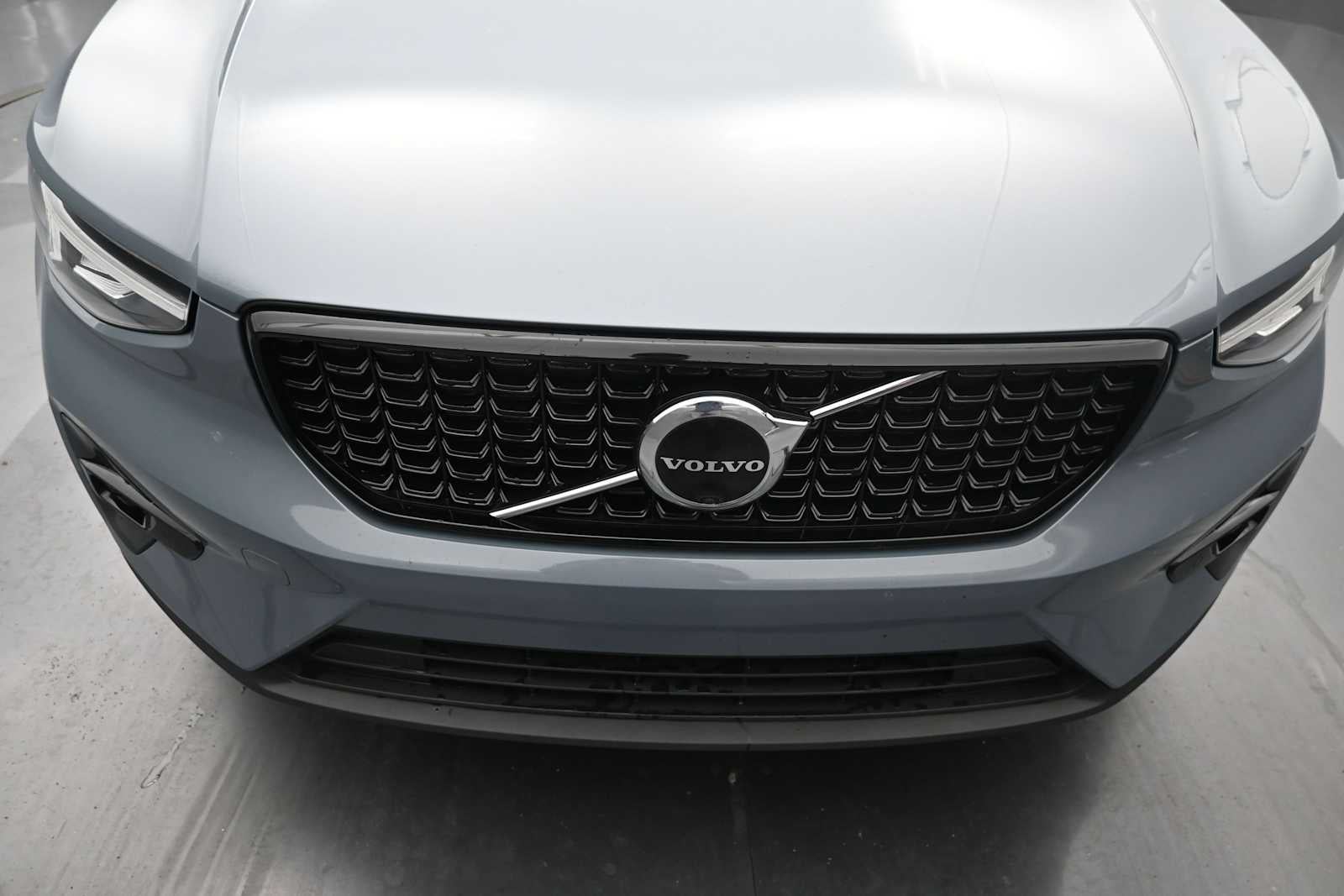 2023 Volvo XC40 Plus Dark Theme