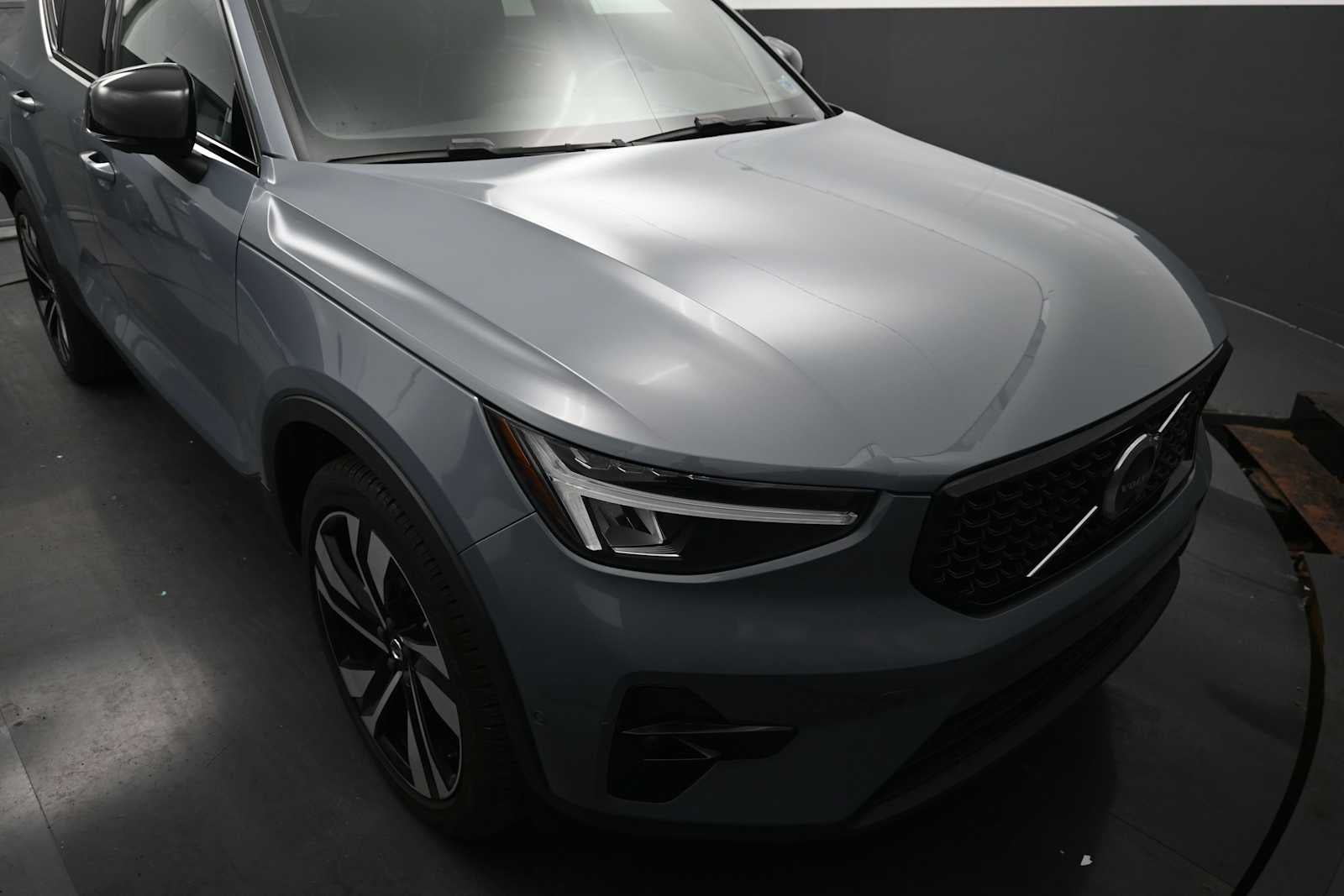 2023 Volvo XC40 Plus Dark Theme