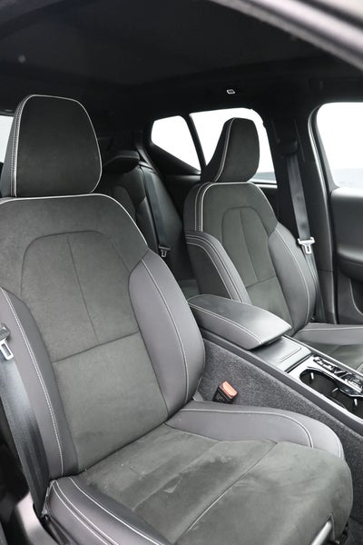2023 Volvo XC40 Plus Dark Theme