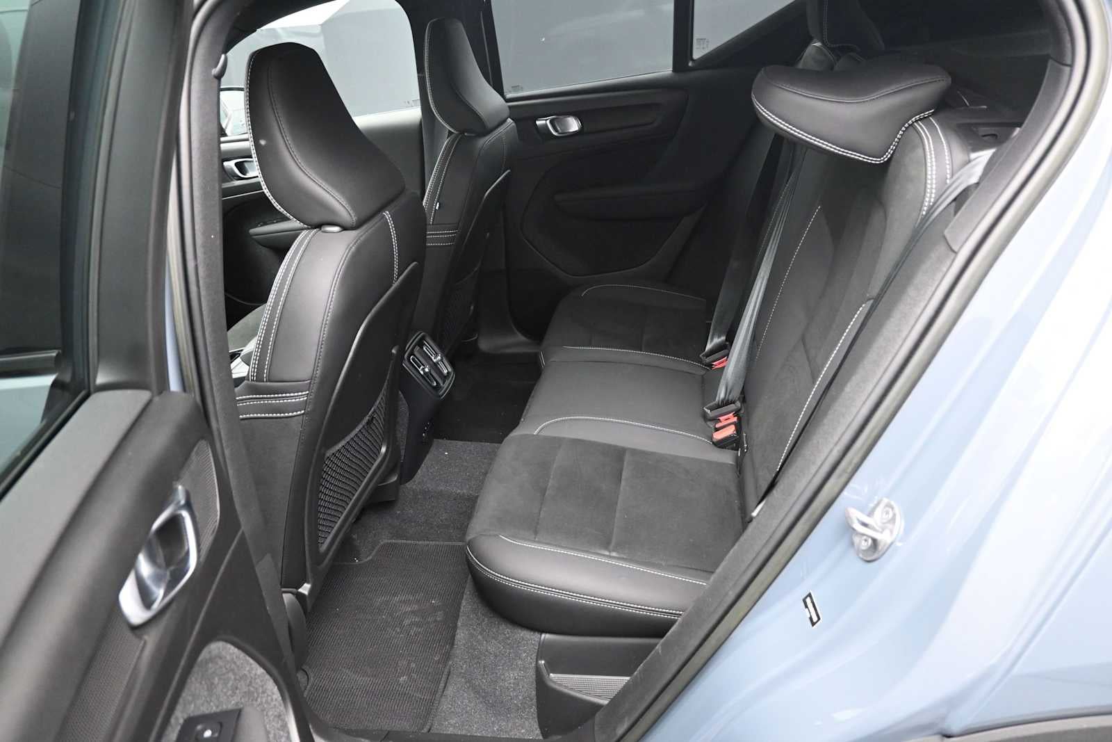 2023 Volvo XC40 Plus Dark Theme