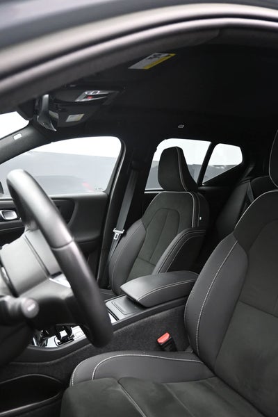 2023 Volvo XC40 Plus Dark Theme