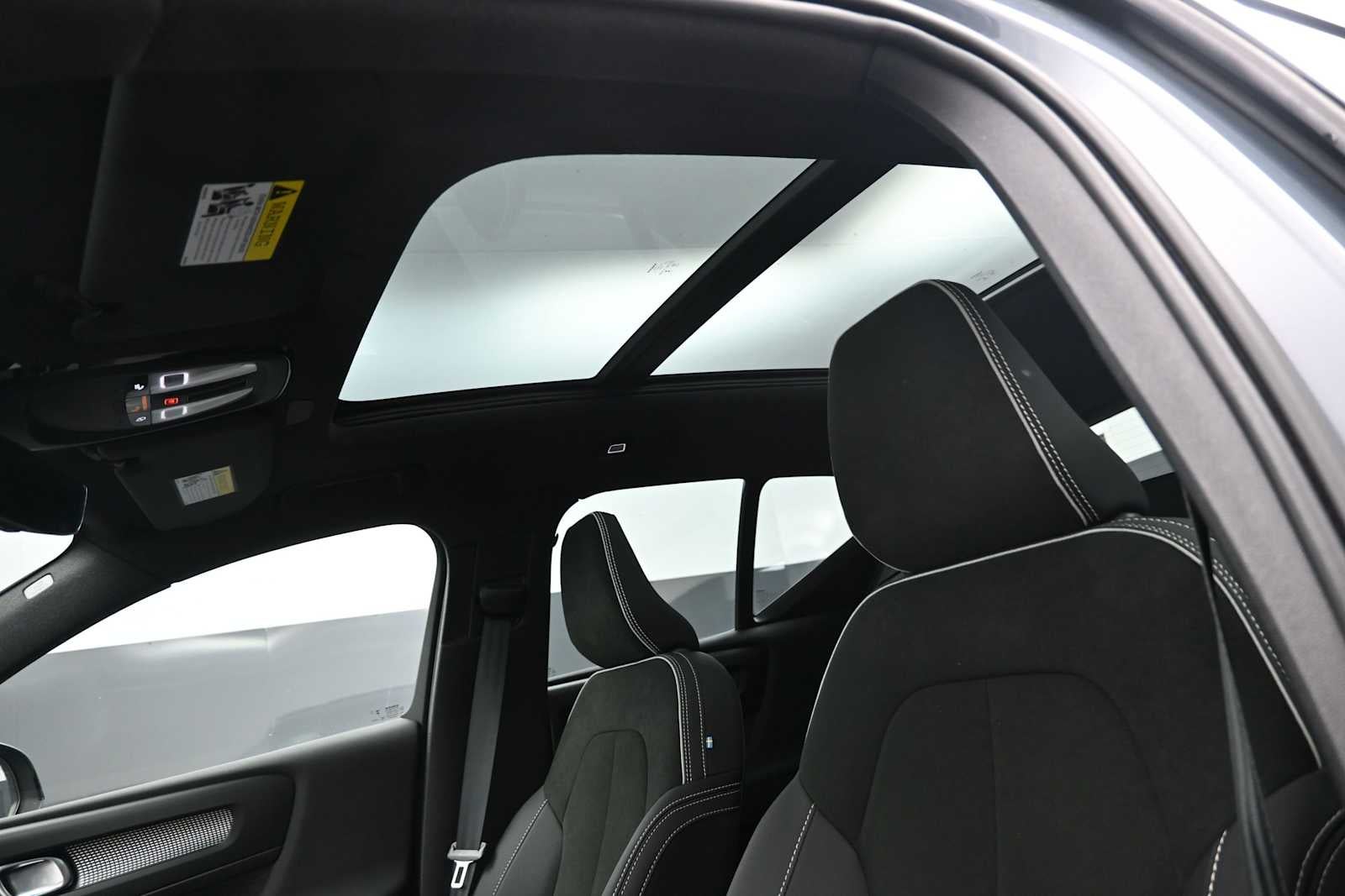 2023 Volvo XC40 Plus Dark Theme