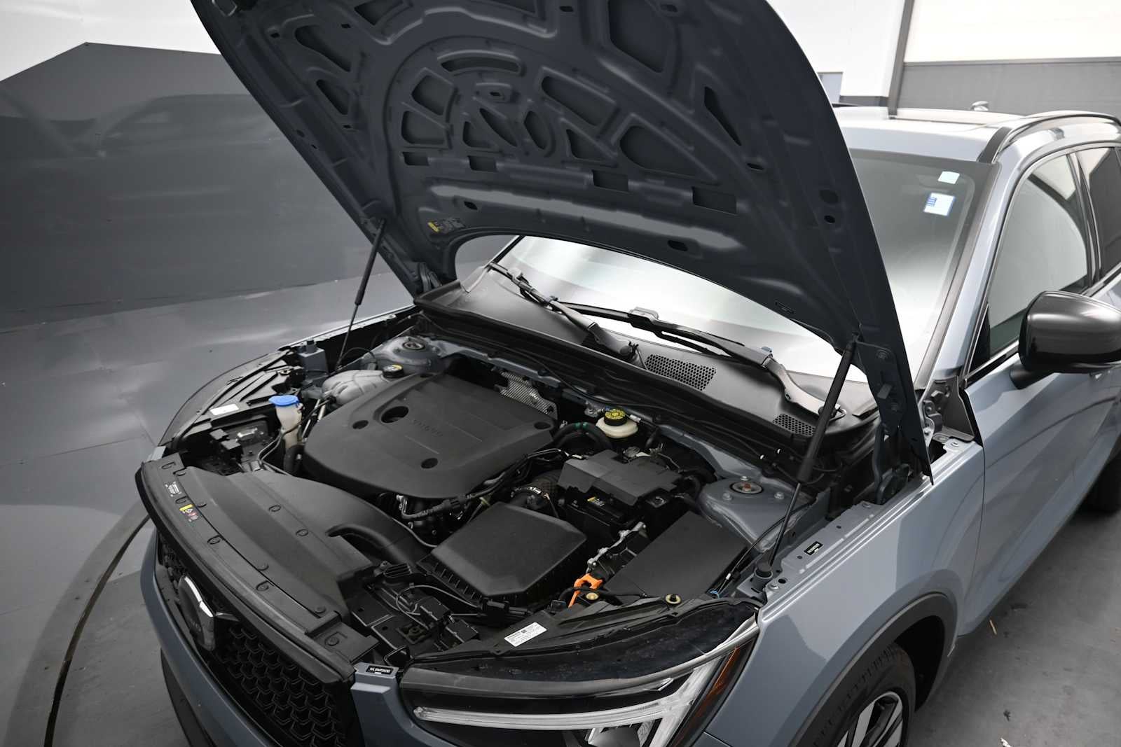 2023 Volvo XC40 Plus Dark Theme
