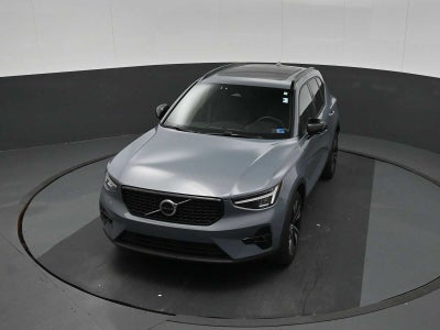 2023 Volvo XC40 Plus Dark Theme