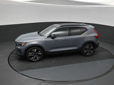 2023 Volvo XC40 Plus Dark Theme