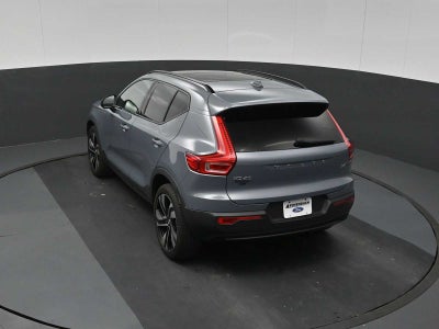 2023 Volvo XC40 Plus Dark Theme