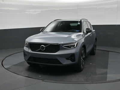 2023 Volvo XC40 Plus Dark Theme