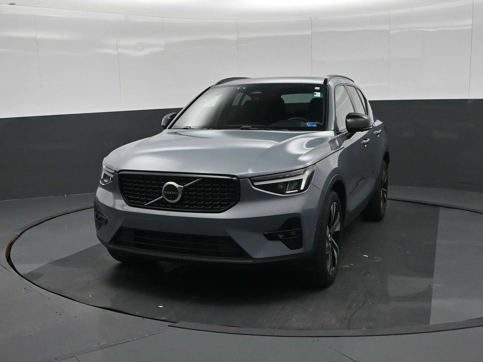 2023 Volvo XC40 Plus Dark Theme