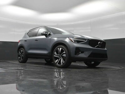 2023 Volvo XC40 Plus Dark Theme