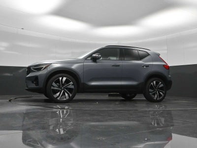 2023 Volvo XC40 Plus Dark Theme