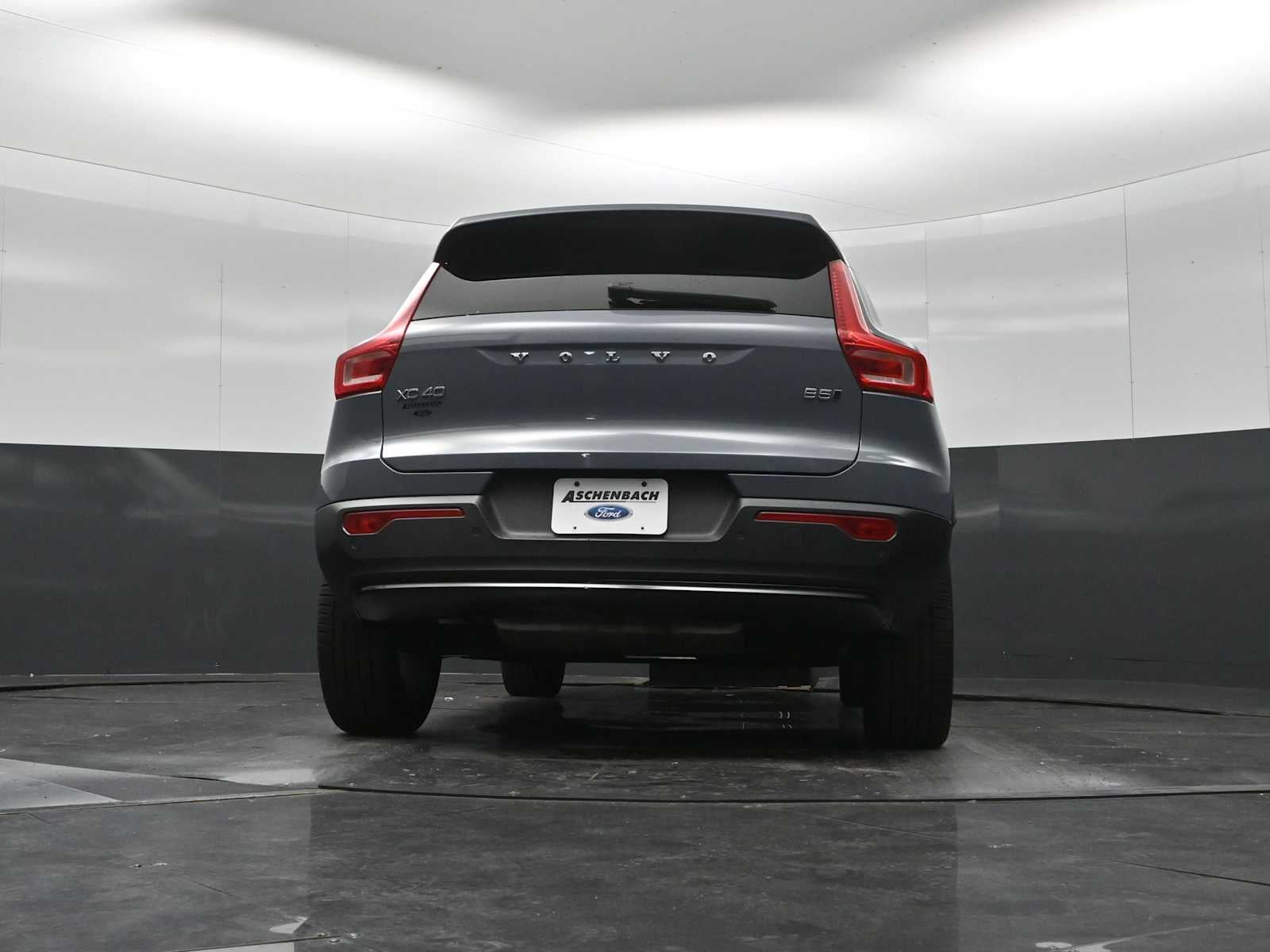 2023 Volvo XC40 Plus Dark Theme