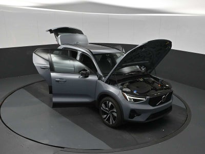 2023 Volvo XC40 Plus Dark Theme