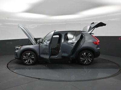 2023 Volvo XC40 Plus Dark Theme