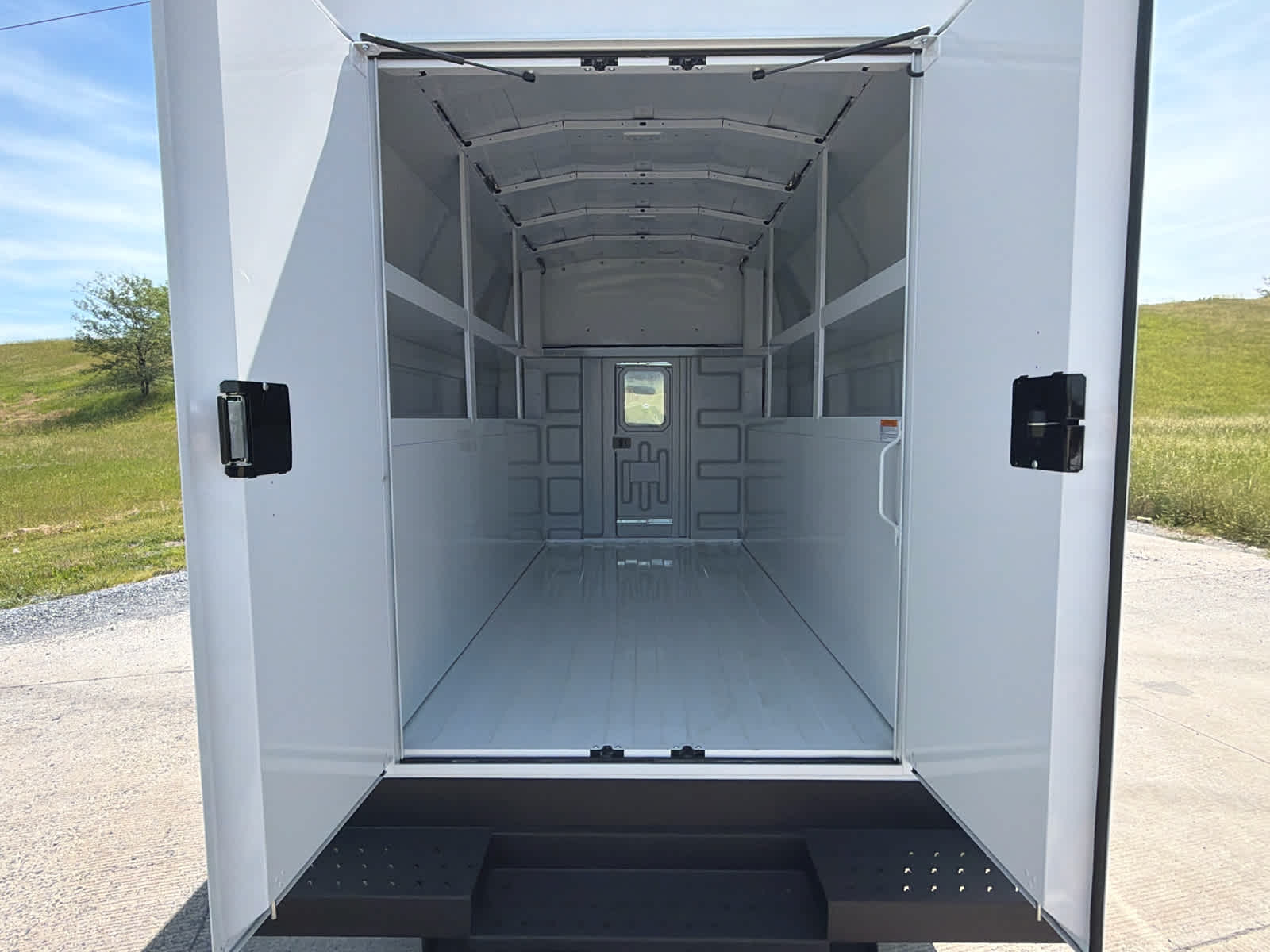 2025 GMC Savana Cutaway 3500 1WT