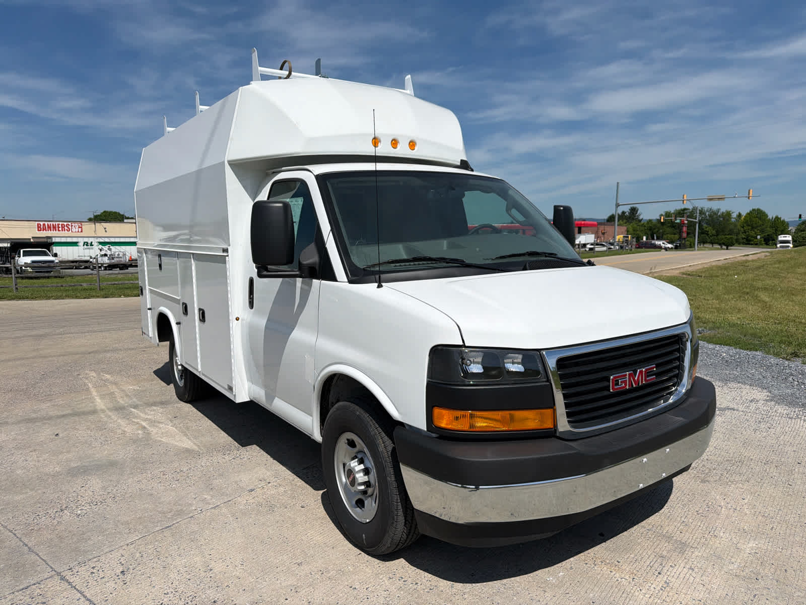 2025 GMC Savana Cutaway 3500 1WT