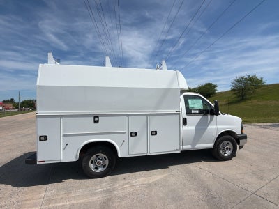 2025 GMC Savana Cutaway 3500 1WT