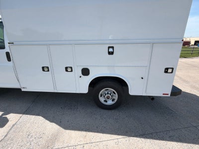 2025 GMC Savana Cutaway 3500 1WT