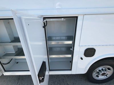 2025 GMC Savana Cutaway 3500 1WT