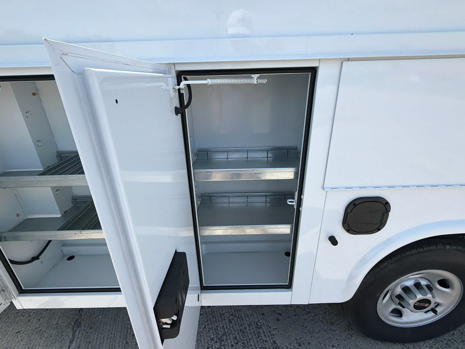 2025 GMC Savana Cutaway 3500 1WT