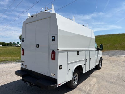 2025 GMC Savana Cutaway 3500 1WT