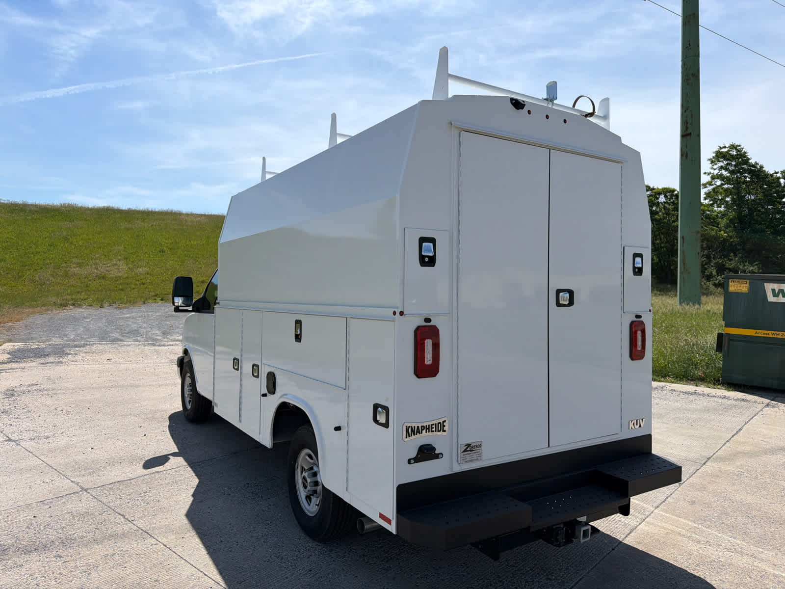 2025 GMC Savana Cutaway 3500 1WT
