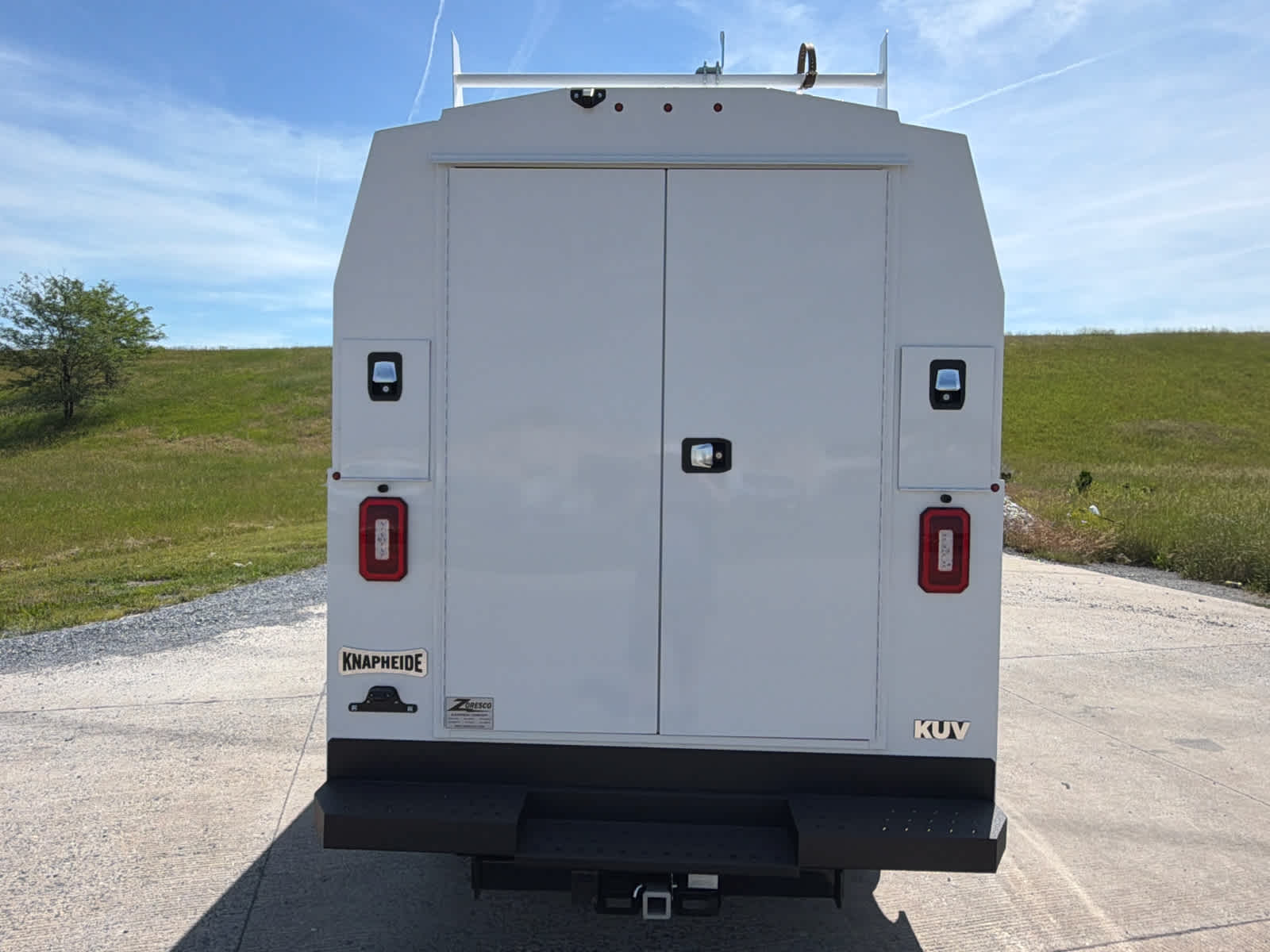2025 GMC Savana Cutaway 3500 1WT