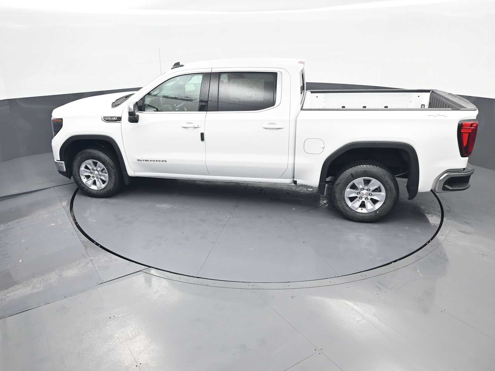 2026 GMC Sierra 1500 SLE - Photo 13