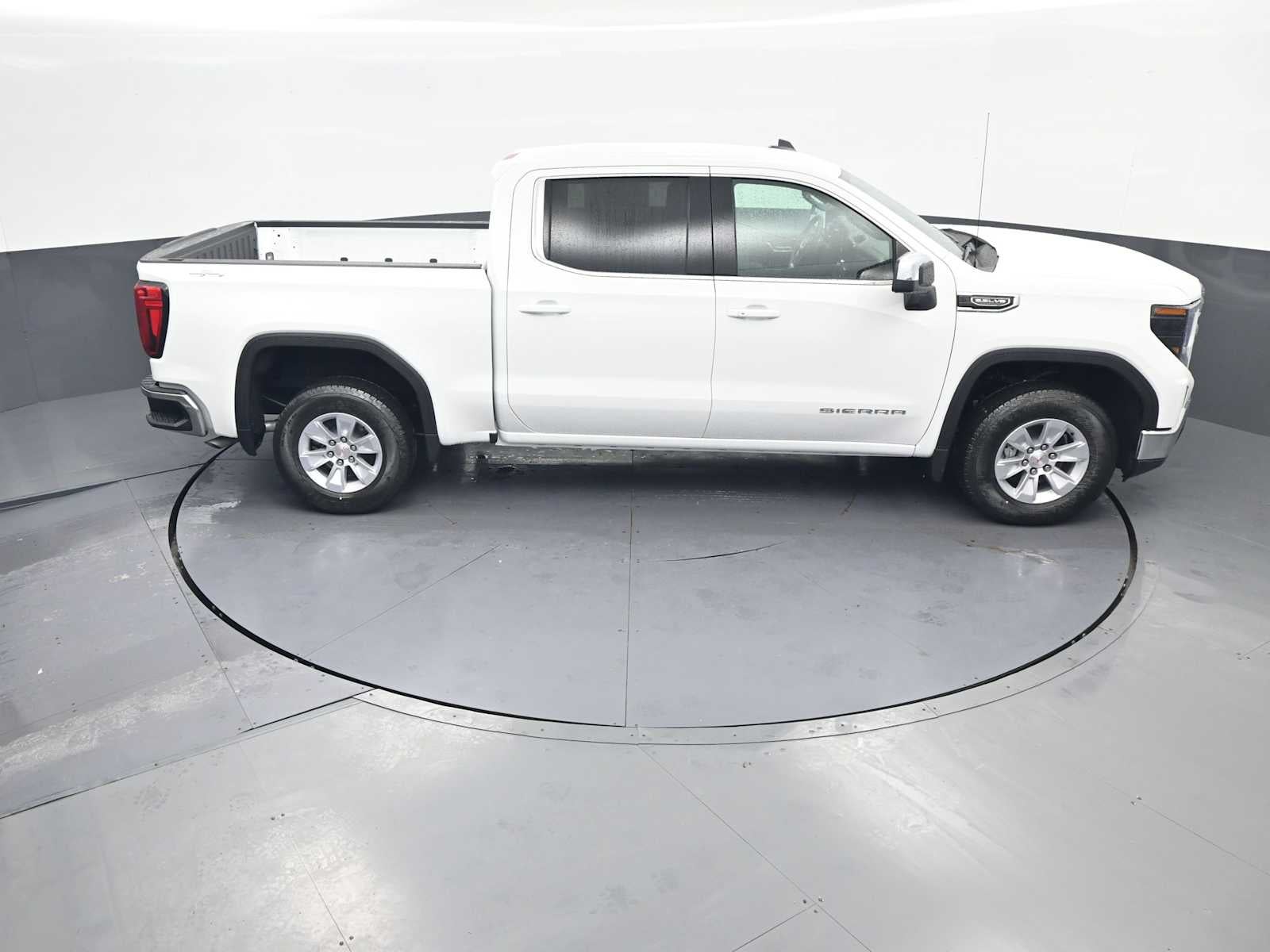 2026 GMC Sierra 1500 SLE - Photo 17